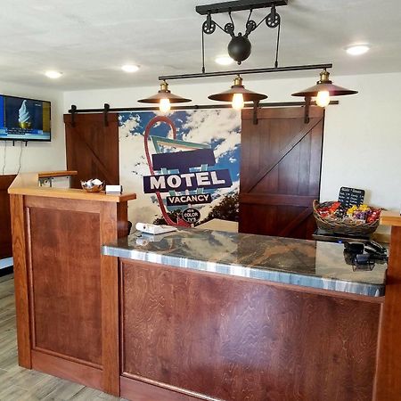 ウエスト プレインズ モーテル West Plains エクステリア 写真